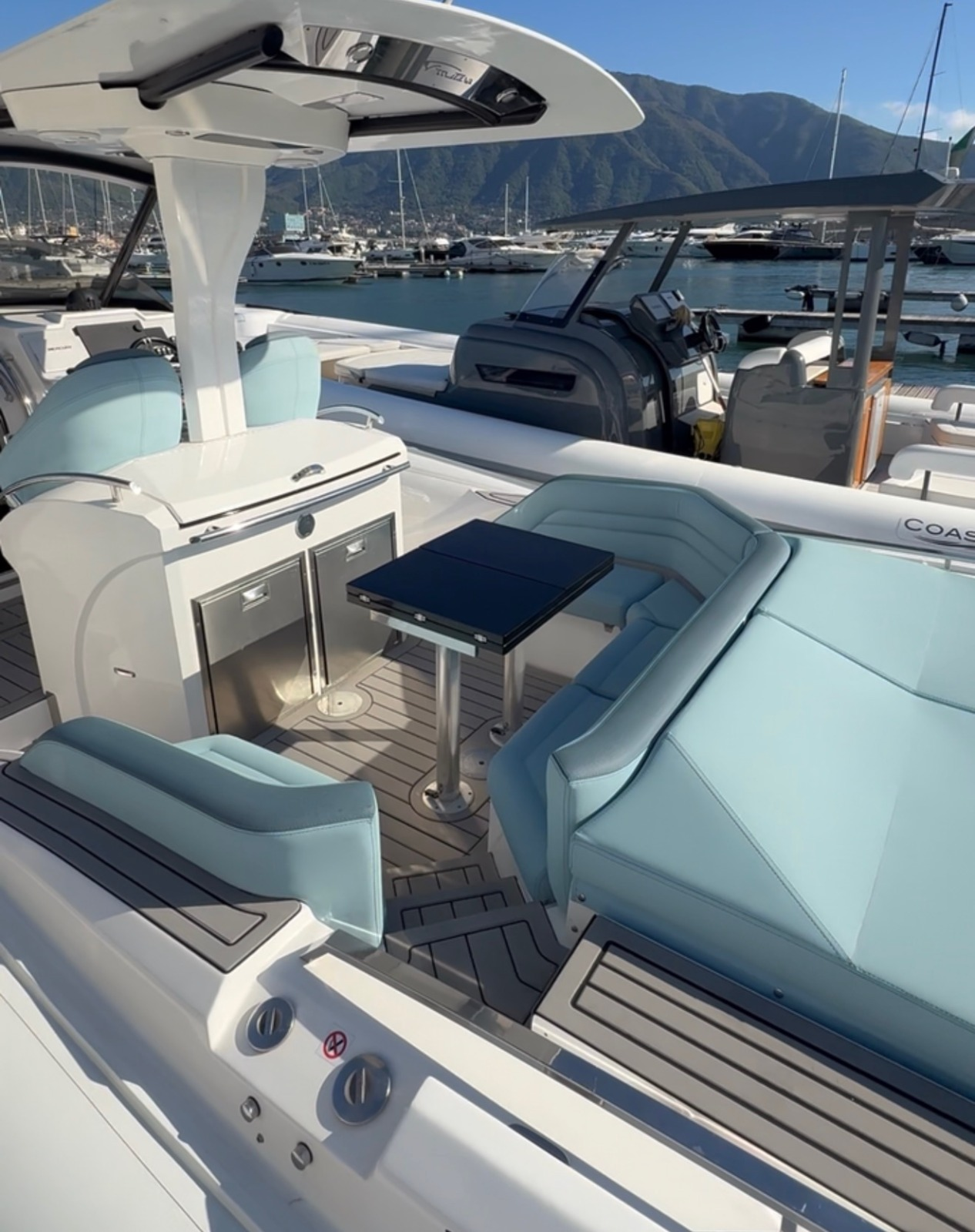 Mito 40 cockpit with table and lounges