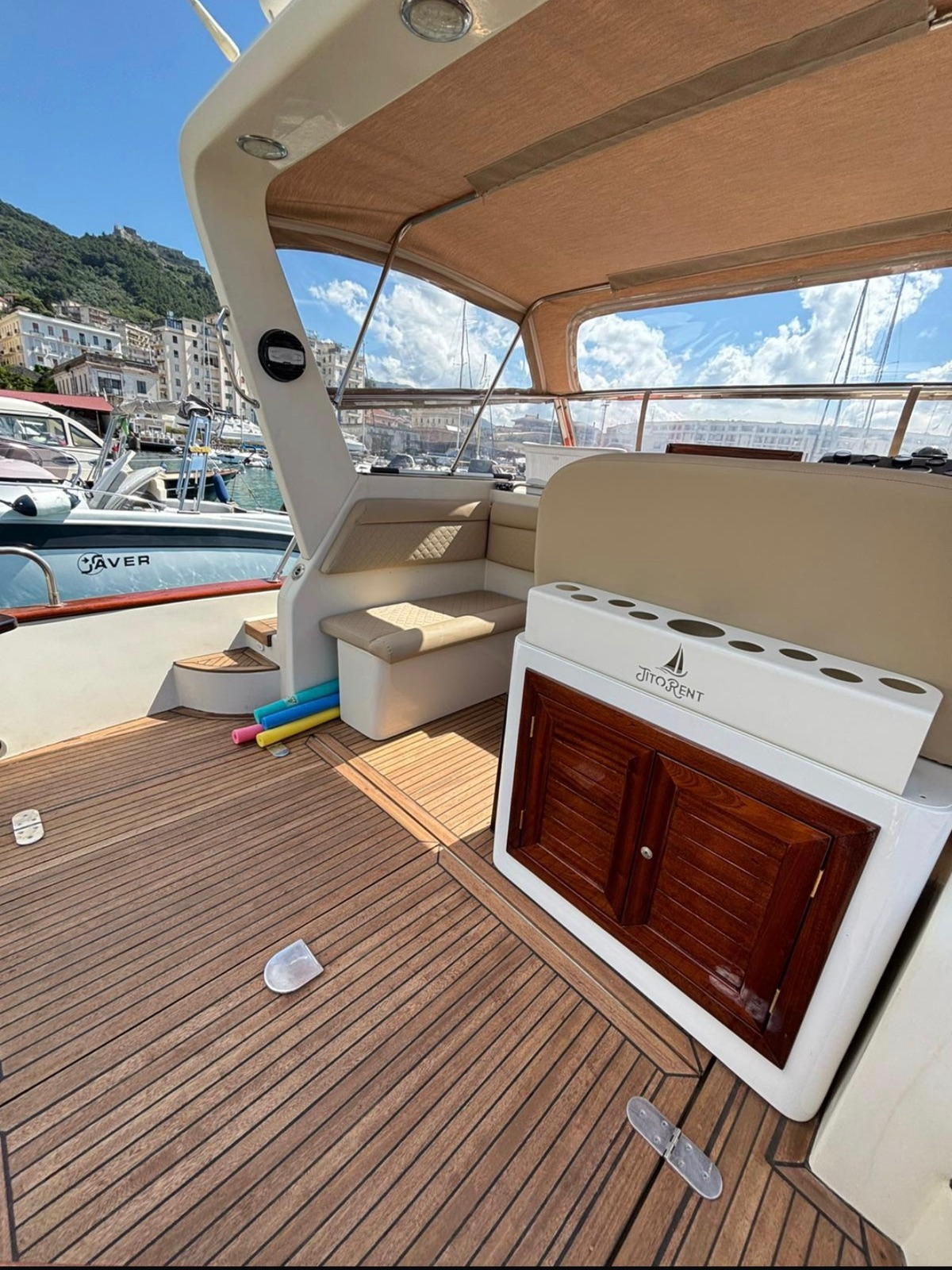 Covered interior area of the Gozzo Sorrentino Aprea Mare 10