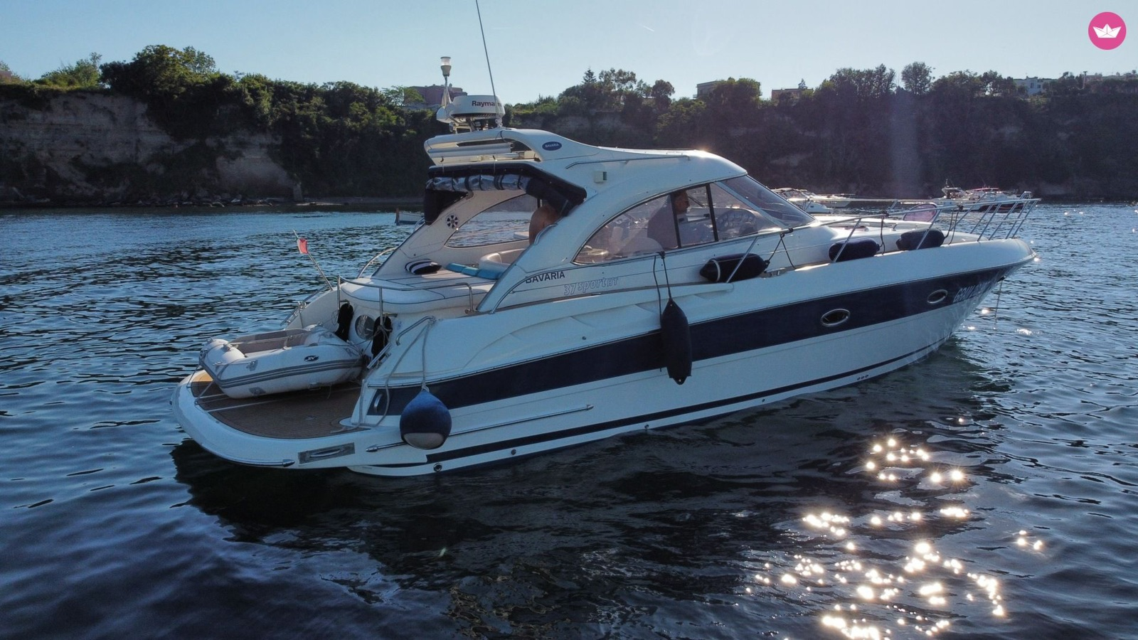 Bavaria 37 Sport stern view at sunset