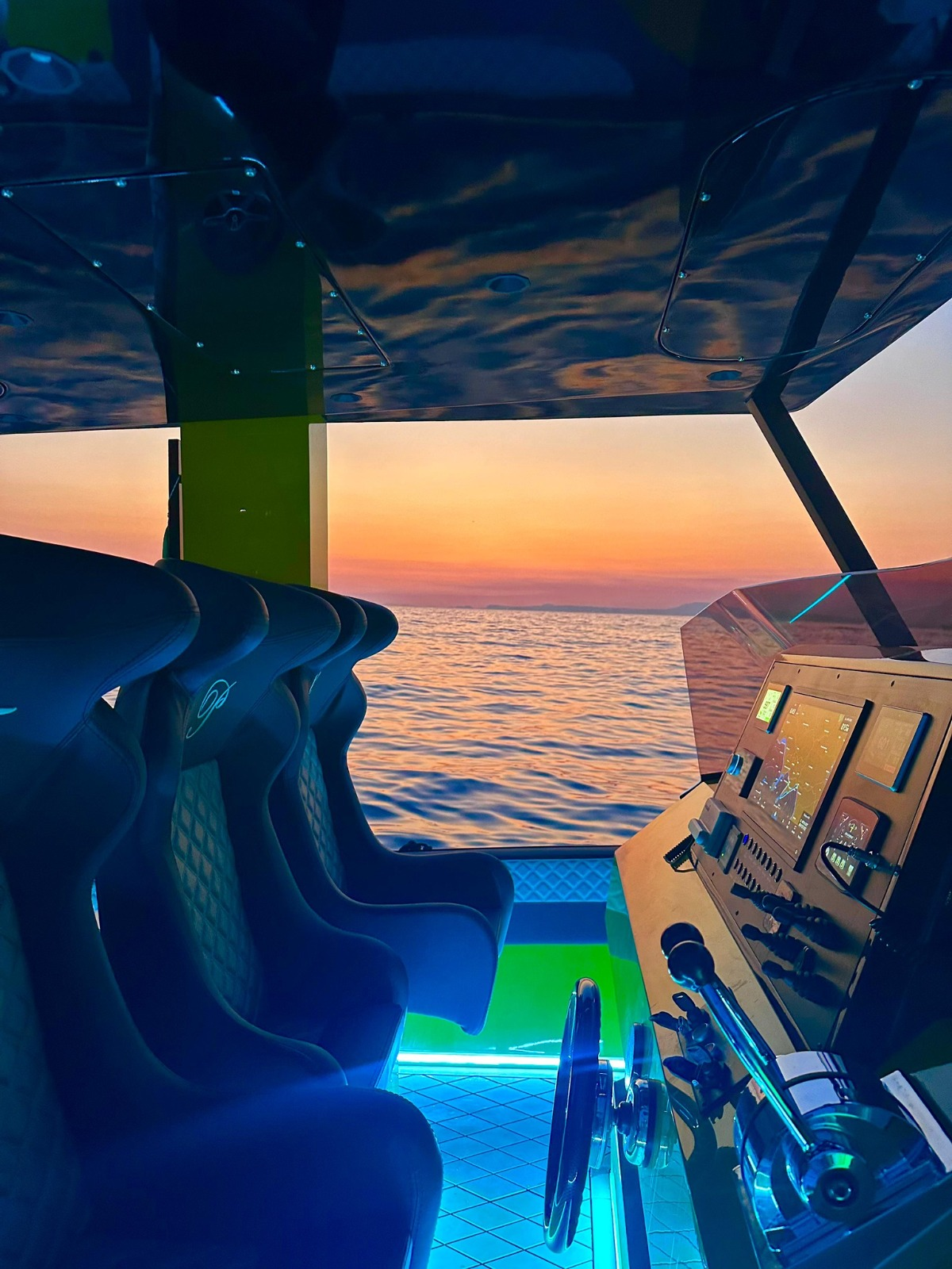 FPJ 42 cockpit and helm